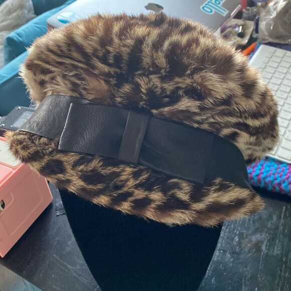 Vintage handmade fur hat by Daree.  60s/70s - Picture 1 of 6